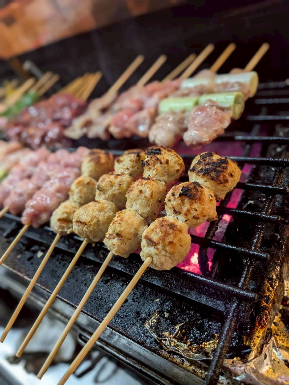 13 年磨かれた炭火の焼き場